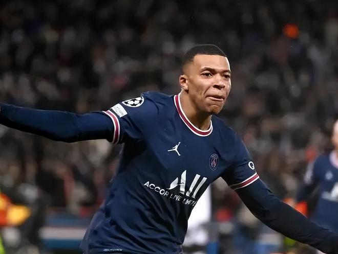 西甲-巴萨4-2塞尔塔 莱万帽子戏法