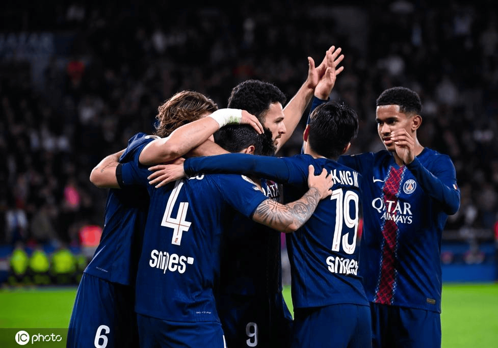 2-2！英超争四一夜大变：曼联反超切尔西，1黑马进前五，6队差3分