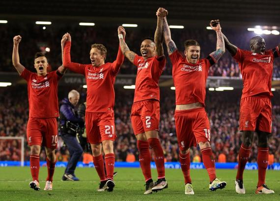 彻底爆发！勇士全队强烈抗议裁判，库里遭对手恶劣犯规怒不可遏