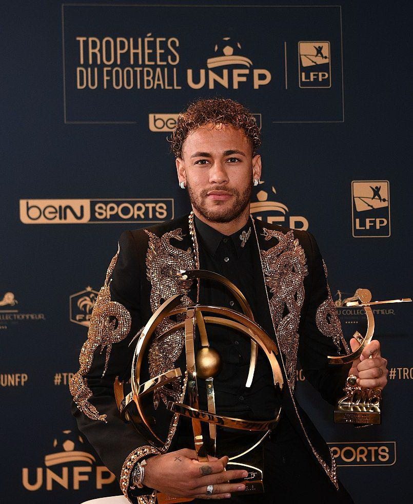 《天国：拯救2》金摇杆颗粒无收 总监把餐具给偷了！